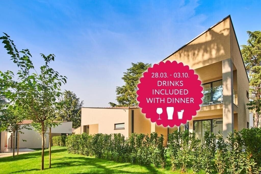 Village Laguna Park 4* қонақ үйі