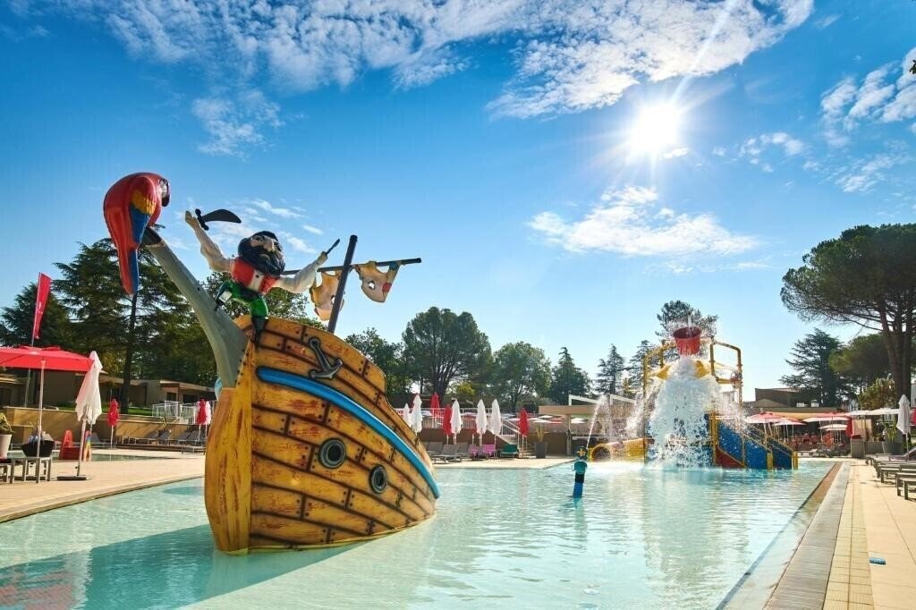 Village Laguna Park 4* фотосуреті