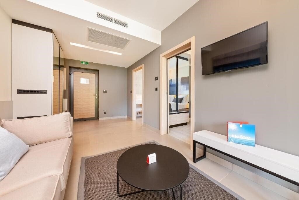 Village Laguna Park 4* суреті