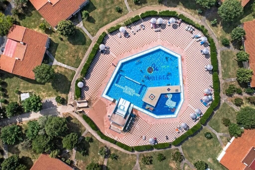 Bi Village 4* суреті