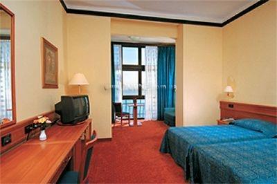 Фото Hotel Kristal 3*