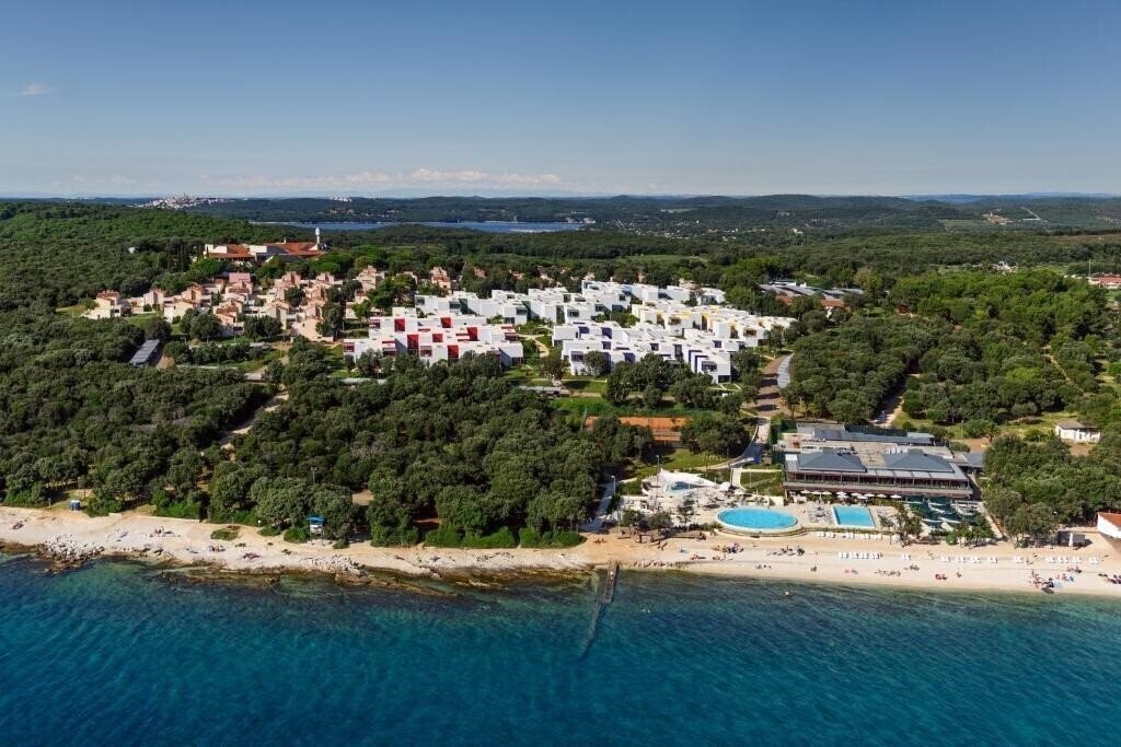 Отель Amarin Resort Apartments 4*