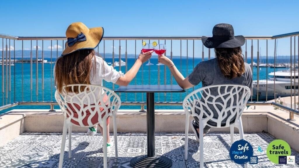 Отель Galeria Valeria Seaside Downtown 4*