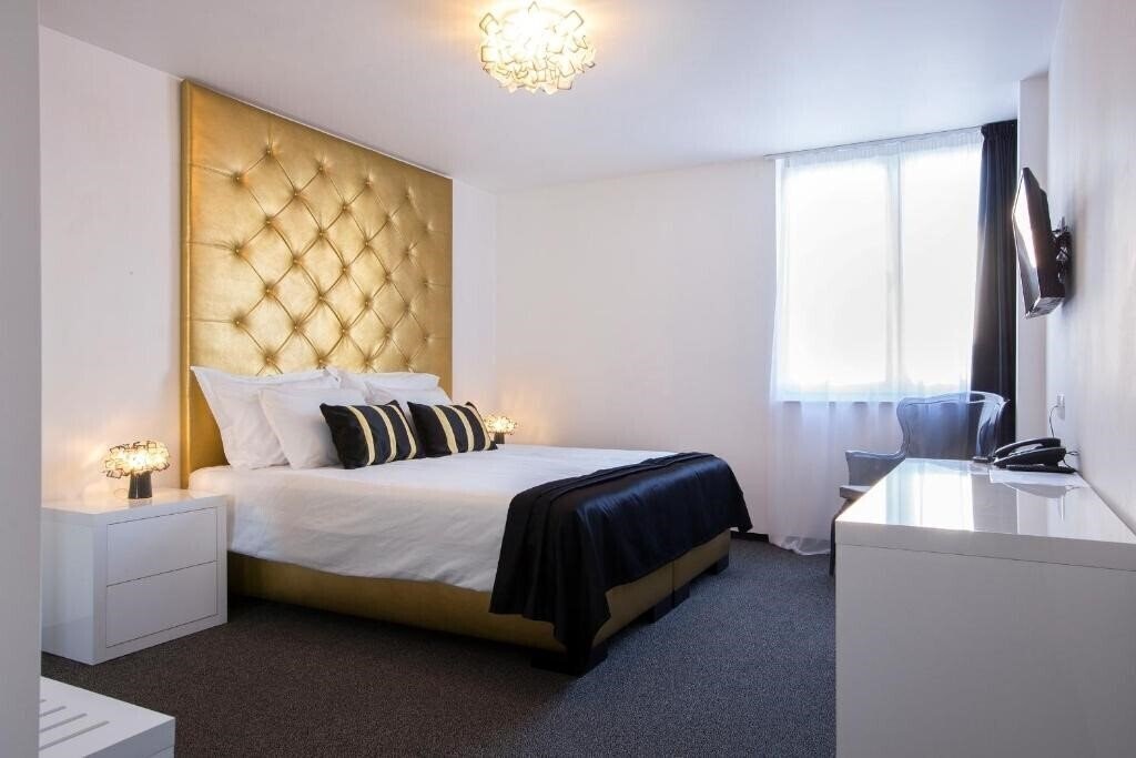 B Gold Luxury Rooms 4* қонақ үйі