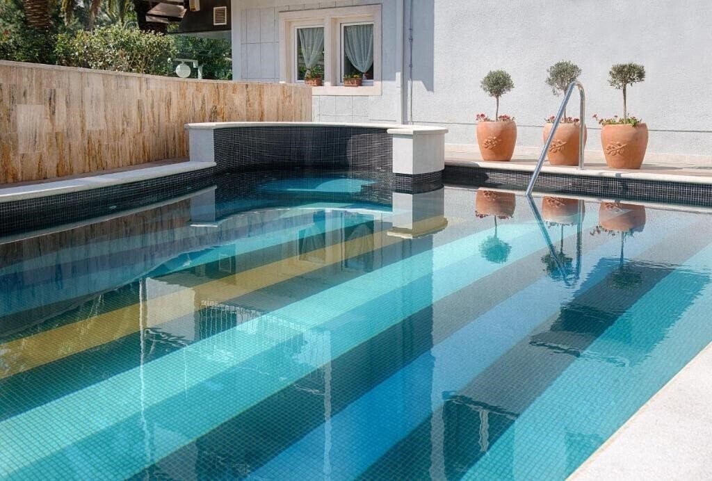 Boban Luxury Suites 4* қонақ үйі