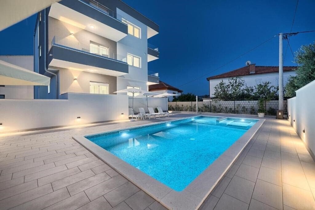 Отель Trogirski Dvori 3*