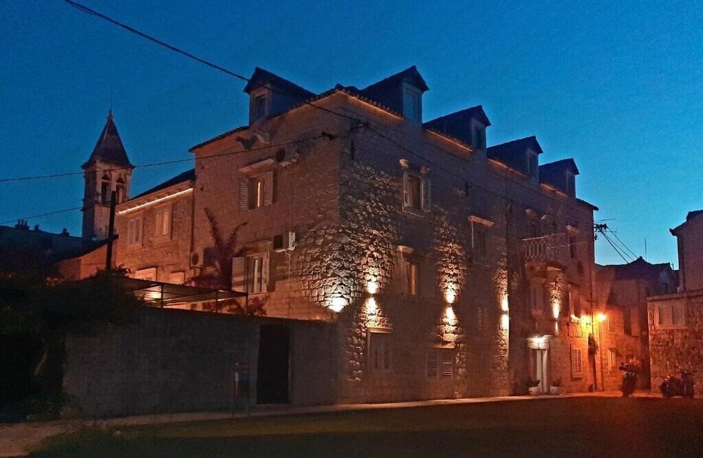 Отель Carol Rooms 3*