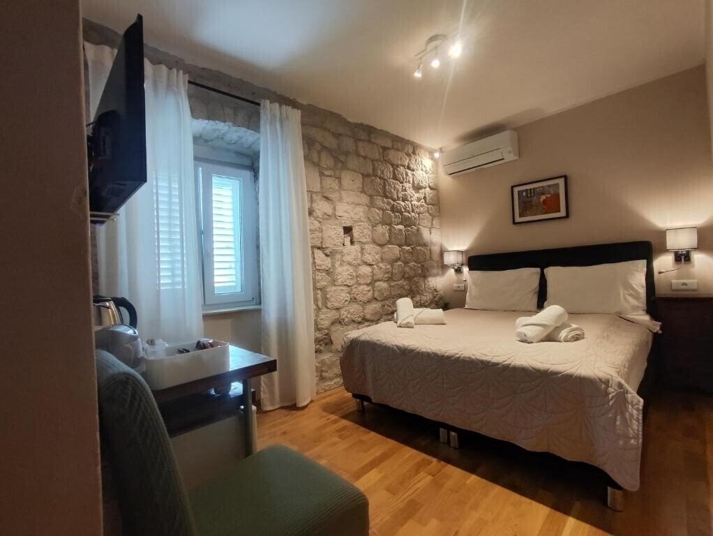 Изображение Carol Rooms 3*