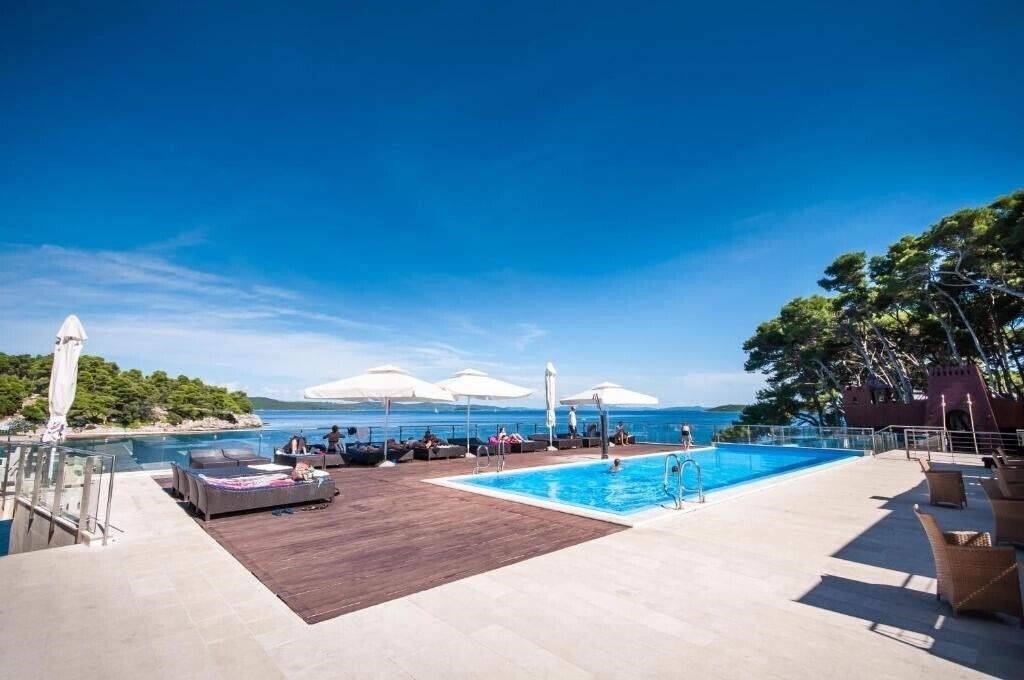 Maxim 4* қонақ үйі