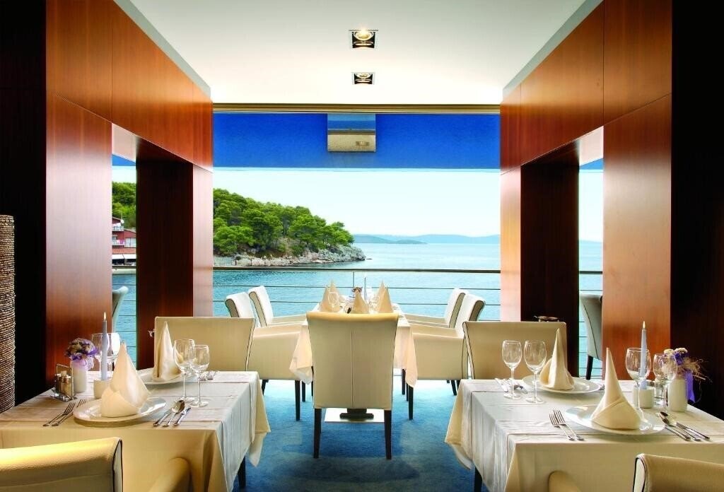 Maxim 4* фотосуреті