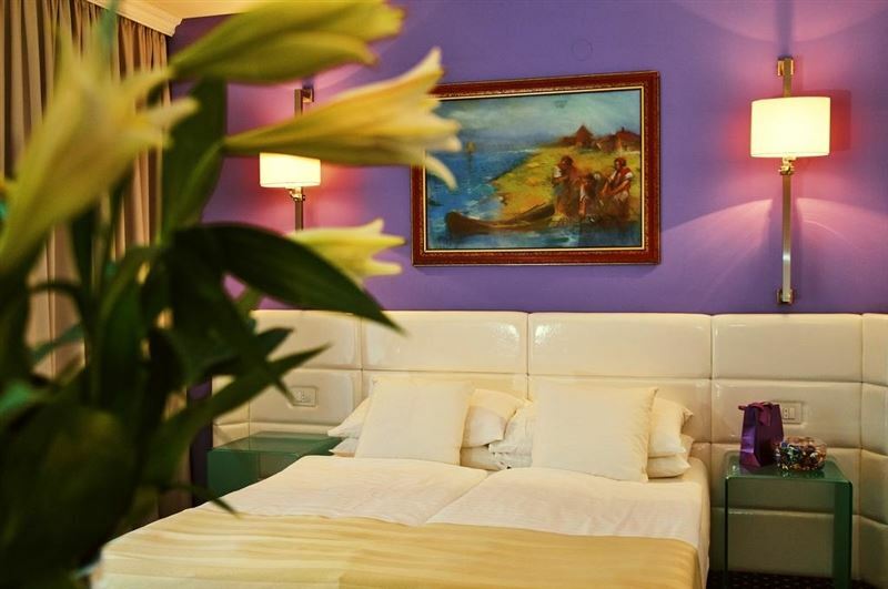 Phoenix Hotel 4* фотосуреті