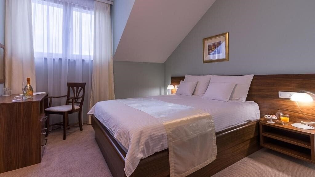 Фото Hotel Maroon 3*