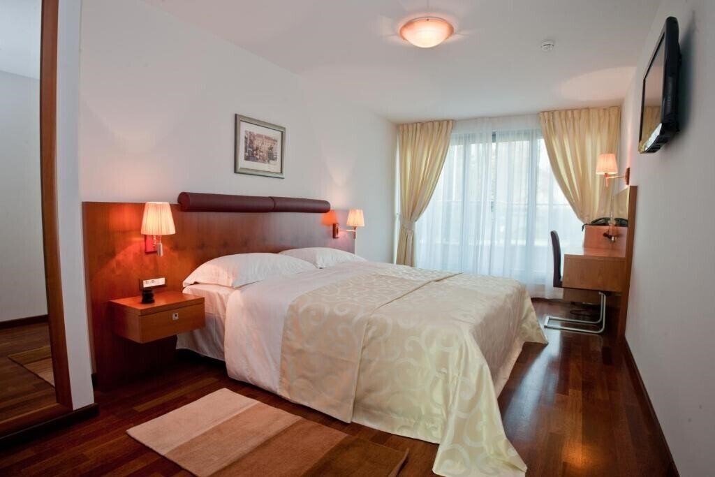 Фото Croatia Hotel Zagreb 3*