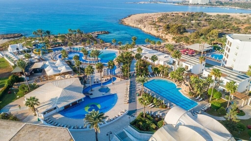 Отель Adams Beach Hotel & SPA 5*