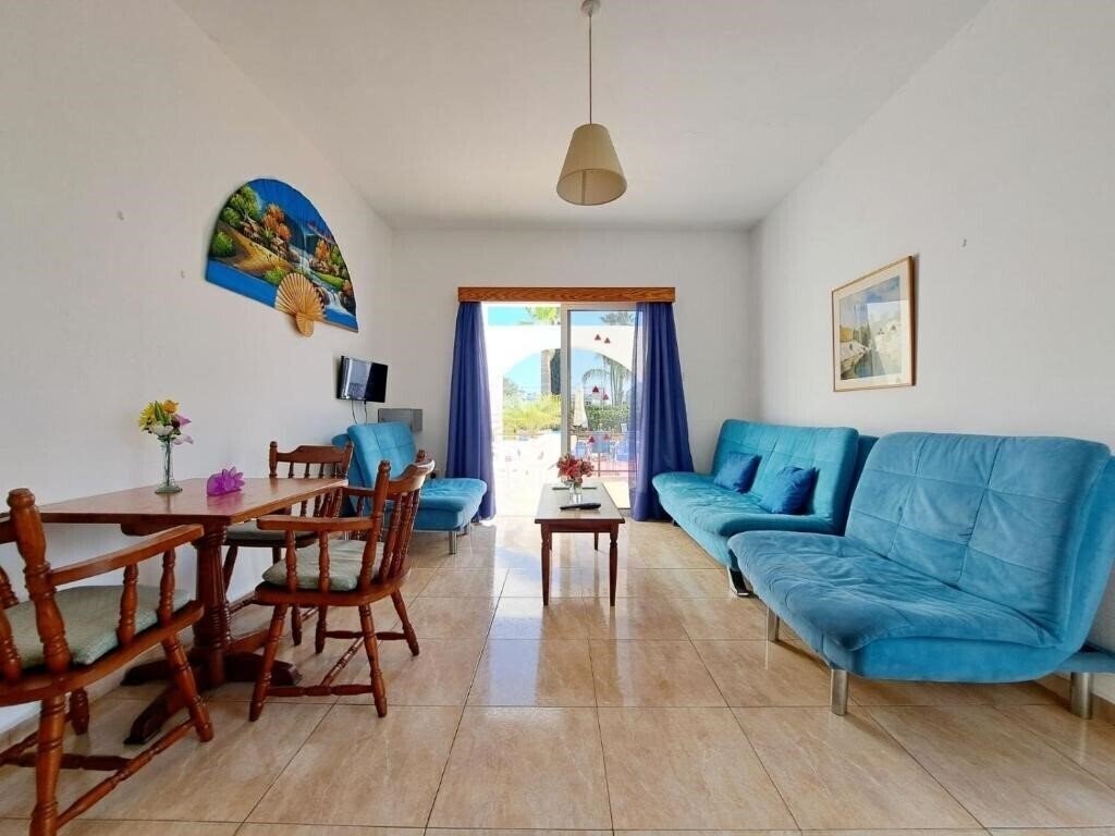 Florence Hotel Apts 2* суреті