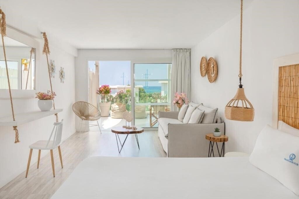 Фотография Blue Harbour Boutique 1*