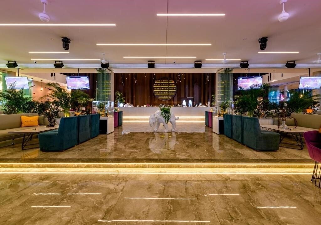 Изображение Seasons Hotel - Adults Only 14+ 4*