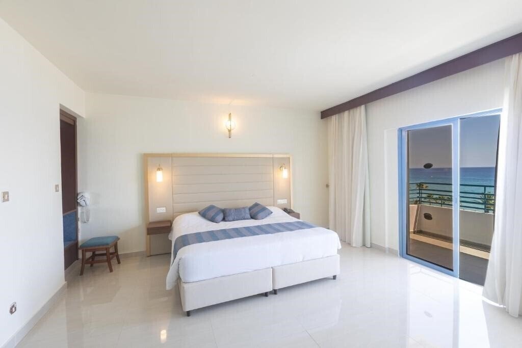 Tsokkos Iliada Beach 4* фотосуреті
