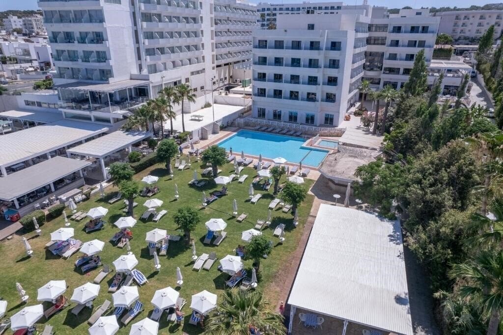 Tsokkos Iliada Beach 4* қонақ үйі