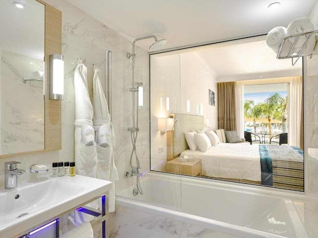 Фотография Olympic Lagoon Resort Ayia Napa 5*