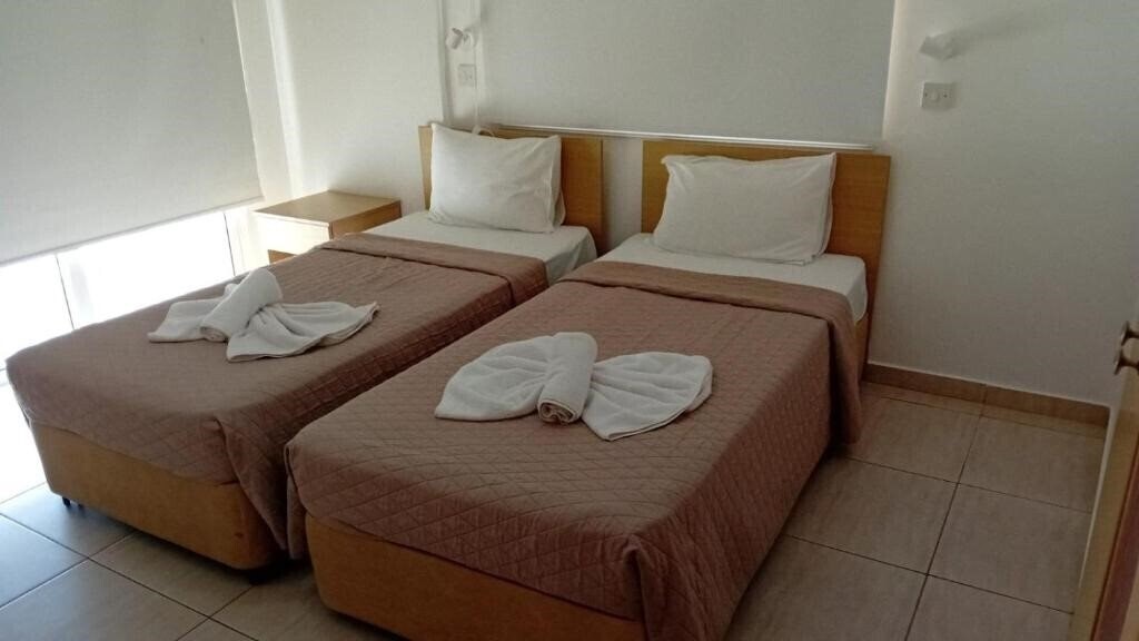 Отель Charles Deluxe Apartments 5*