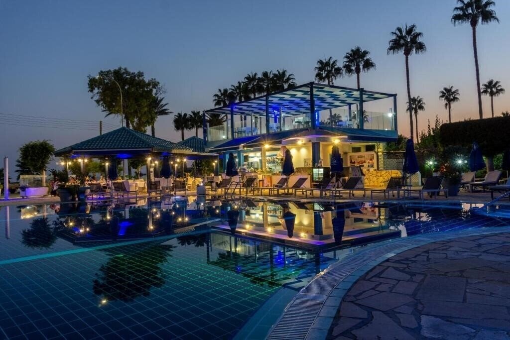 Фото Anonymous Beach Hotel 3*