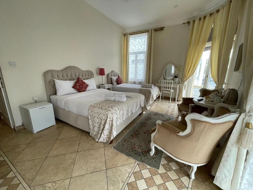 Lords Residence Boutique Hotel 3* суреті