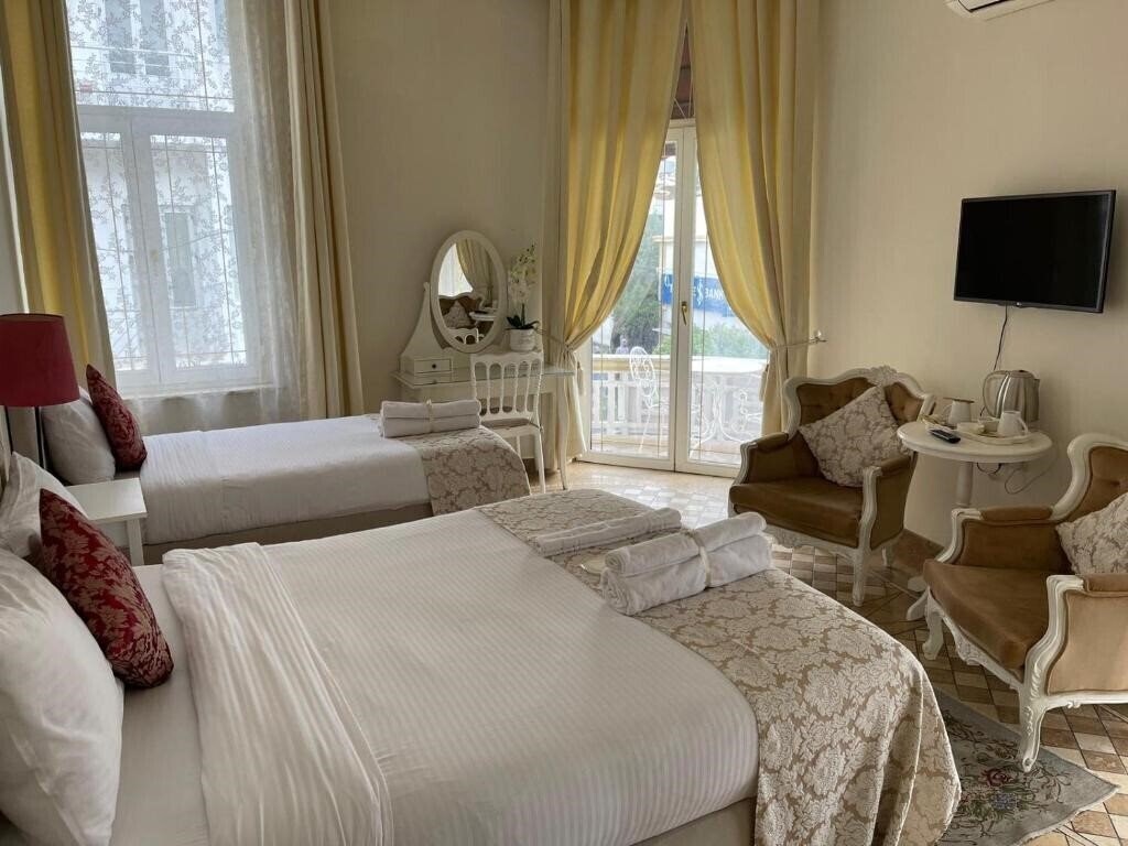 Lords Residence Boutique Hotel 3* суреті