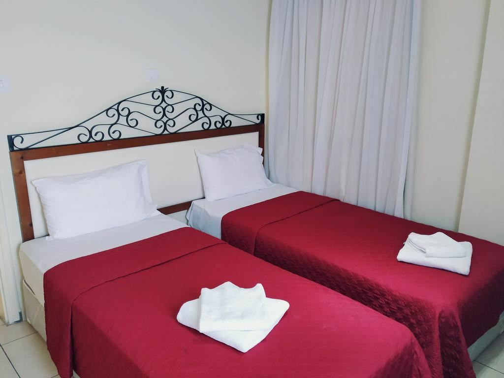 Mackenzie Beach Hotel 3* суреті