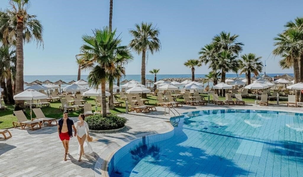 Отель Golden Bay Beach Hotel 5*