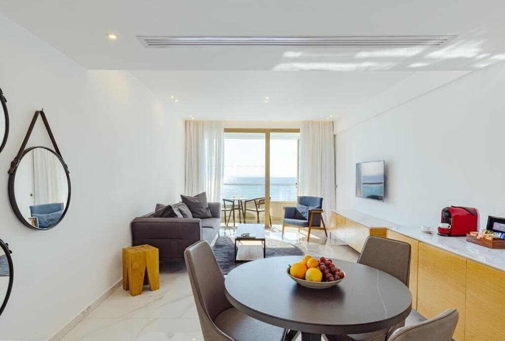 Изображение Golden Bay Beach Hotel 5*