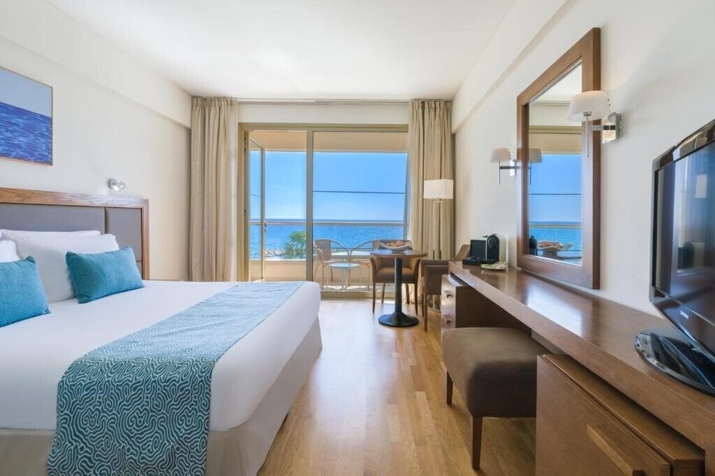 Картинка Golden Bay Beach Hotel 5*