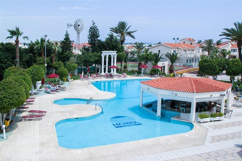 Отель Crown Henipa Hotel 3*