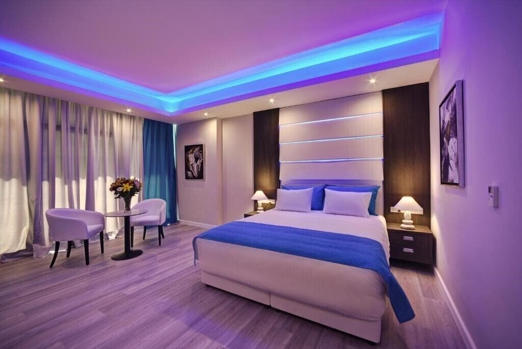 Отель Josephine Boutique Hotel 3*
