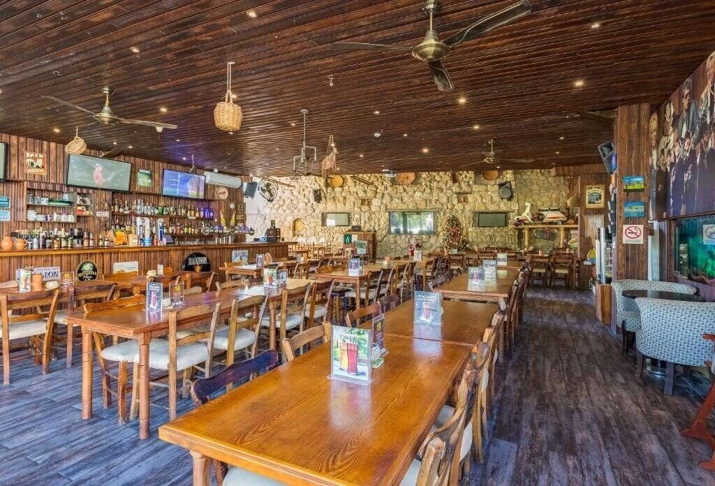 Antonis G Hotel 3* фотосуреті