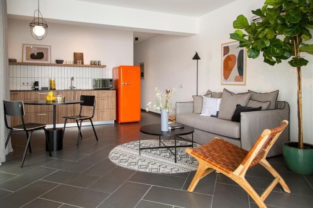 Отель Liv Urban 4*