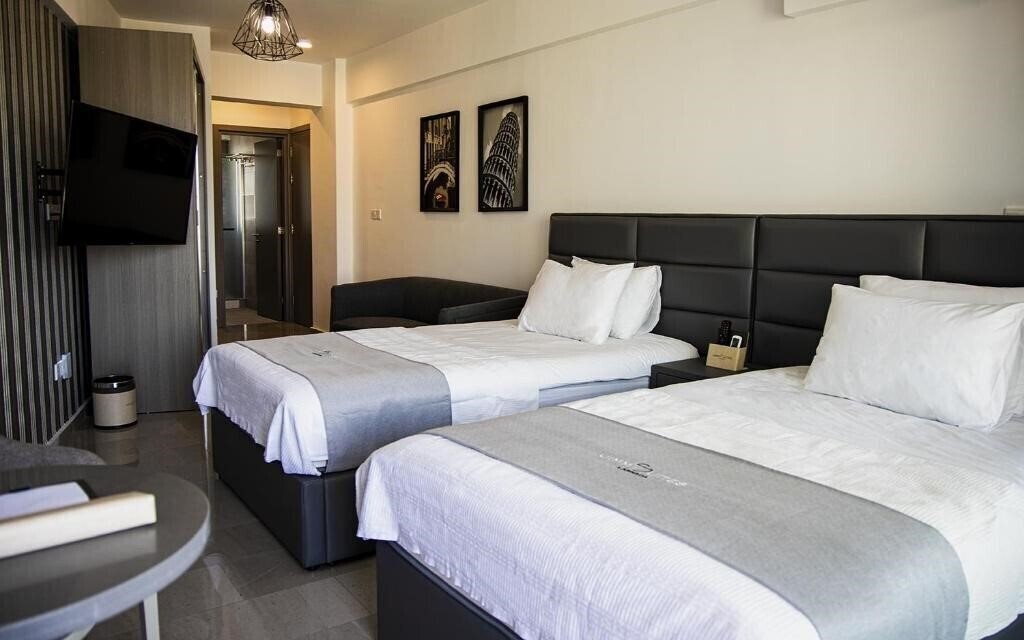 Фото Jimmys Suites 3*