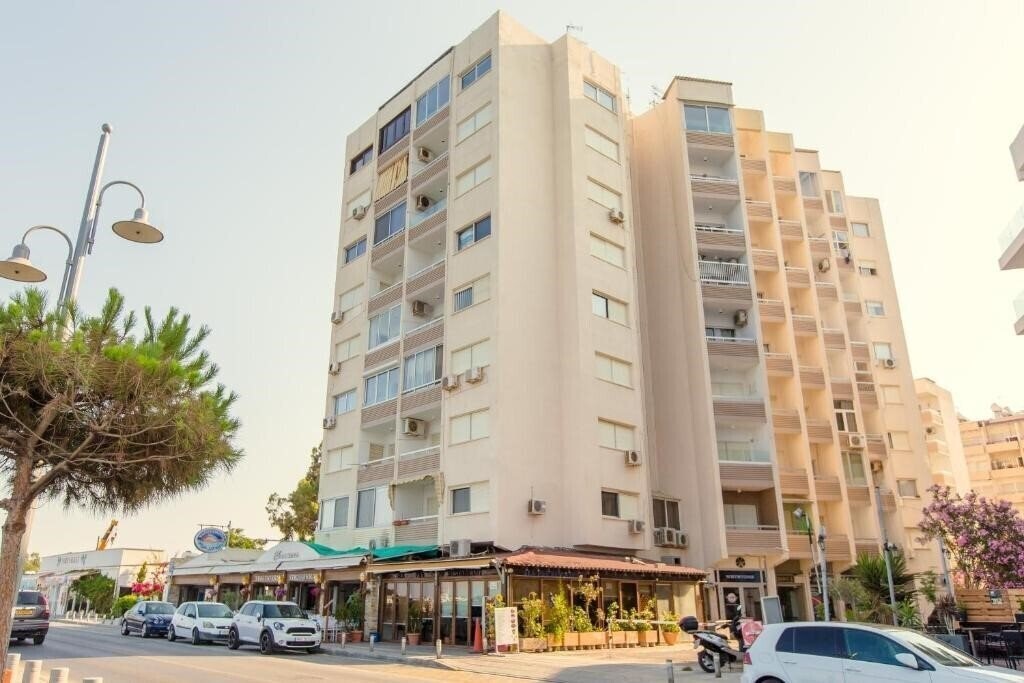 Фото Furnished Seafront Studio 2*