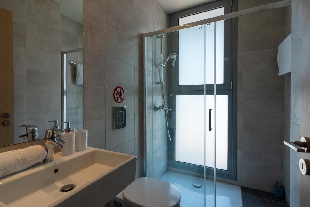 Фотография Jays Penthouse 2-BR Apt W/ Terrace In Larnaca 3*