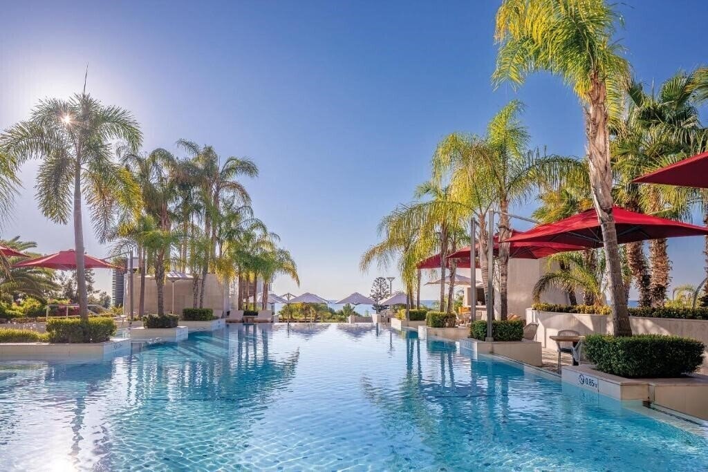 Отель Four Seasons Hotel 5*