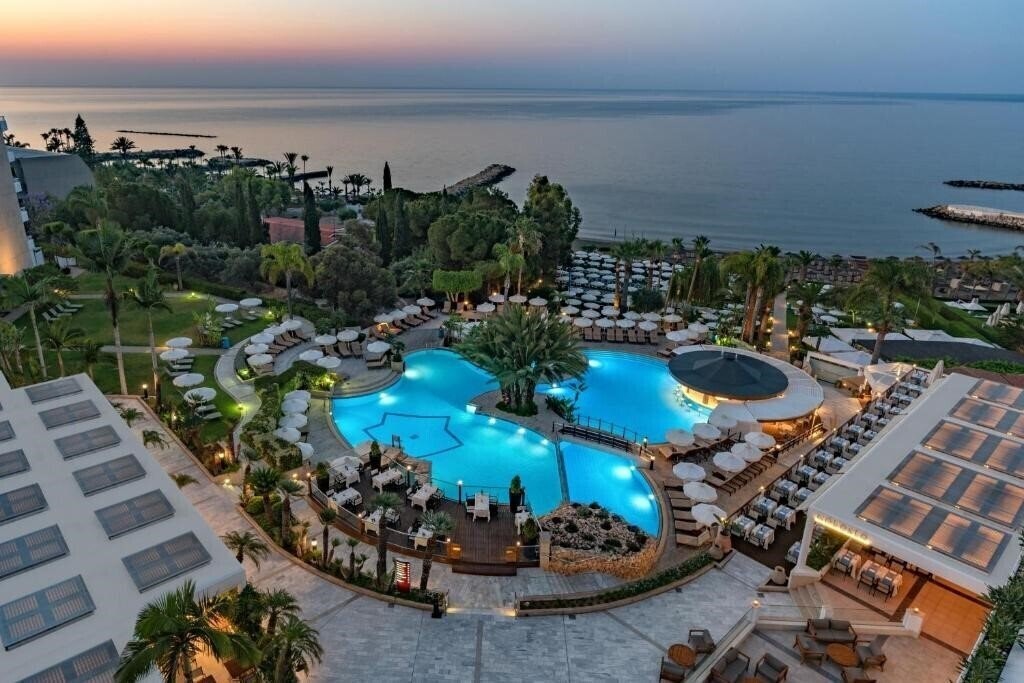 Mediterranean Beach Hotel 4* қонақ үйі