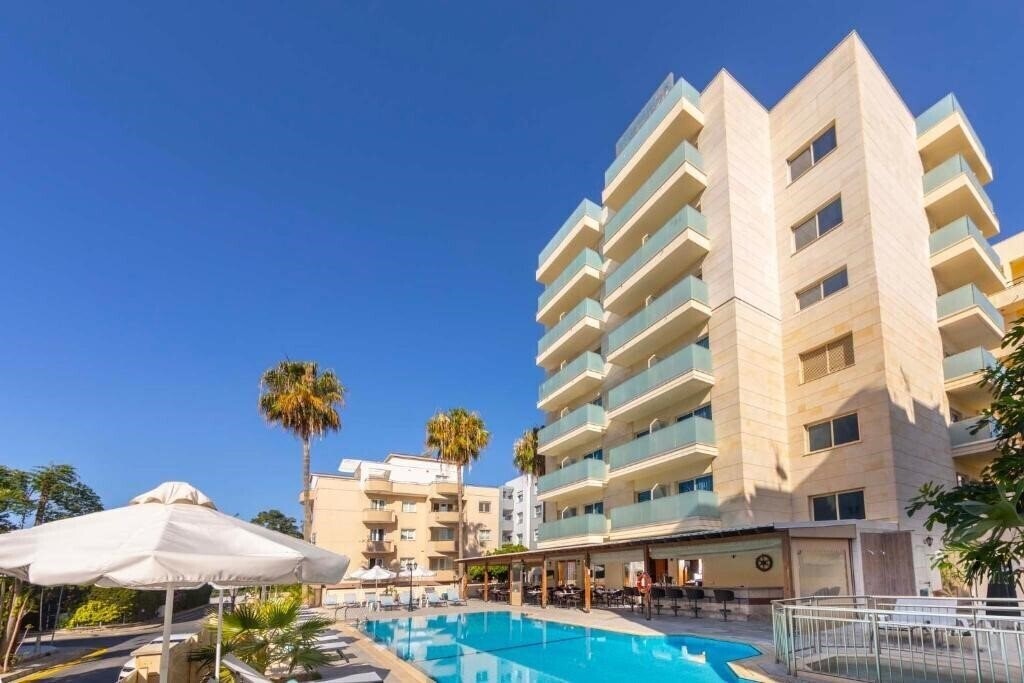 Отель Kapetanios Hotel 3*