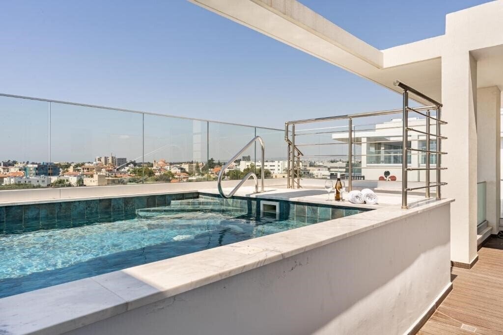 Yamas Urban Living Pool Penthouse Marvel 4* қонақ үйі