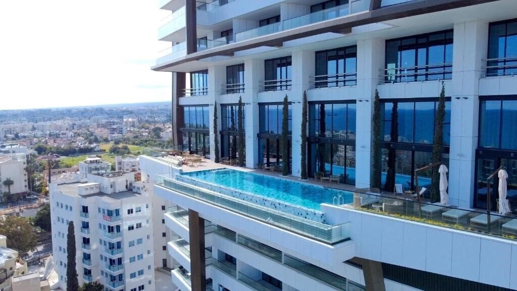 Отель Icon Private Holiday Apartments 2*