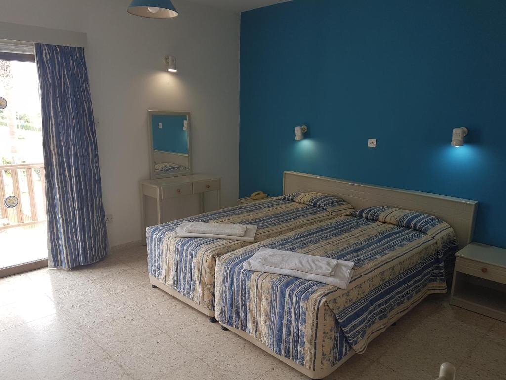 Фото Cosmelenia Hotel Apartments 3*