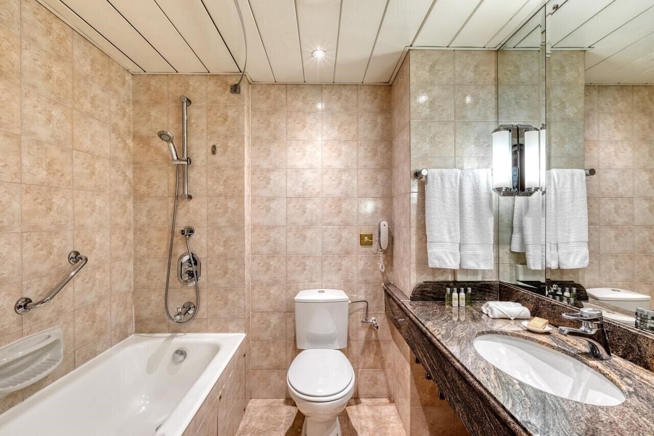 Фото The Landmark Nicosia 5*