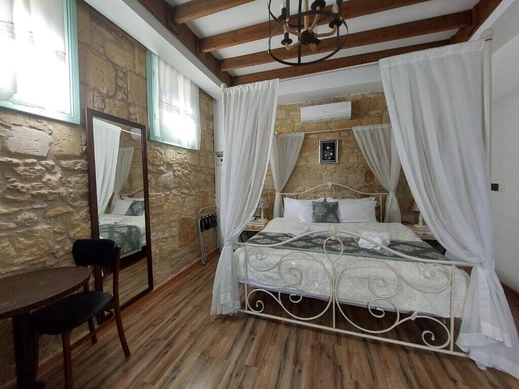 Отель Hotel Valide Hanim Konak 3*