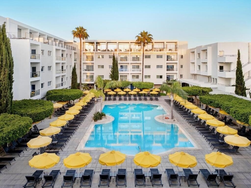 Отель Mayfair Hotel 4*