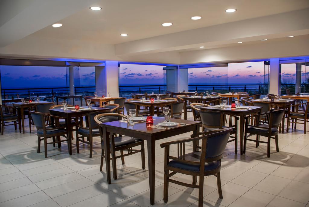 Фото Royal Blue Hotel & Spa Paphos 4*