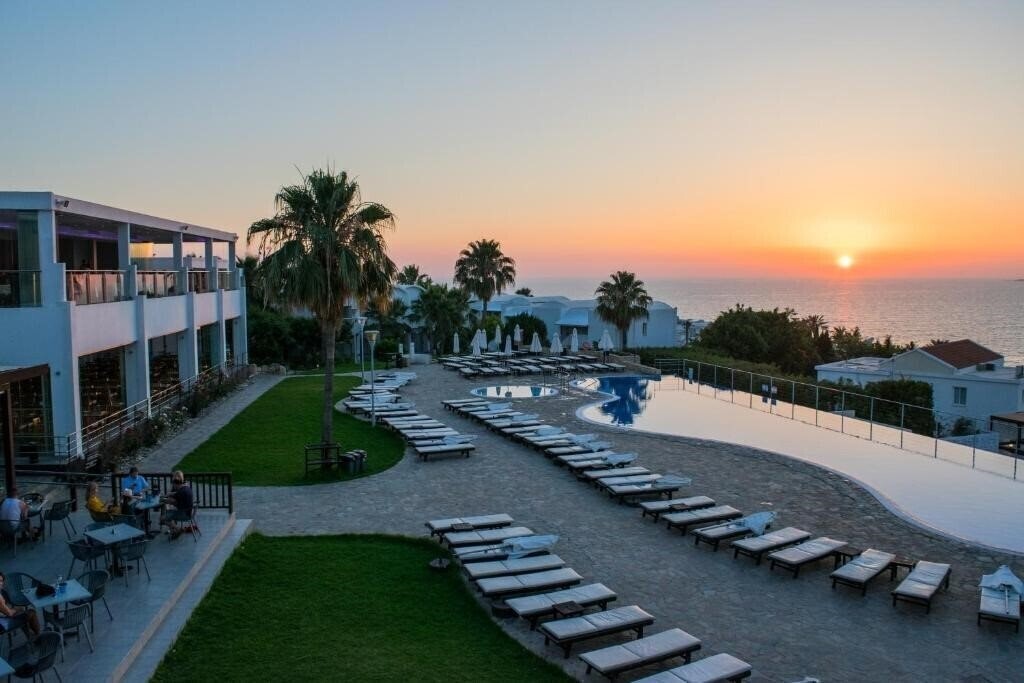 Sunset Bay Holiday Village 4* қонақ үйі